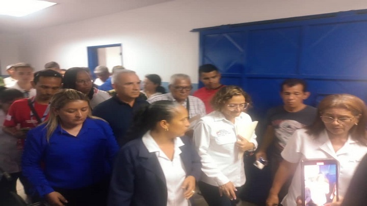  Ministra de Salud de Venezuela promete recuperar el Hospital de San Antonio. Foto cortesía / La Opinión 