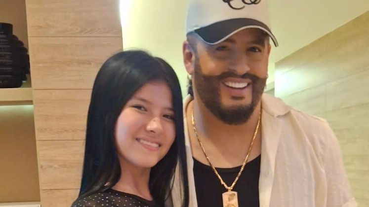 La talentosa niña tuvo la oportunidad de cantar con Nelson Velásquez y Alex Manga. 