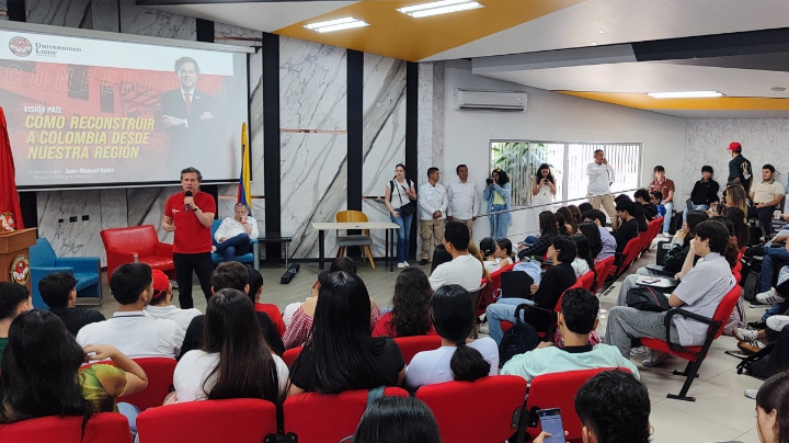 Juan Manuel Galán en conversatorio con estudiantes de la Unilibre. 