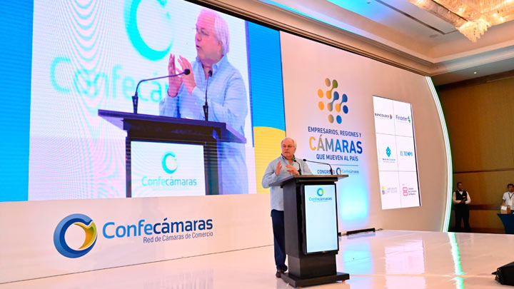 el presidente de Confecámaras, Julián Domínguez,