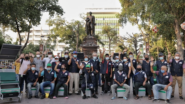 Entregan módulos nuevos para lustrabotas del parque Santander./Foto: cortesía