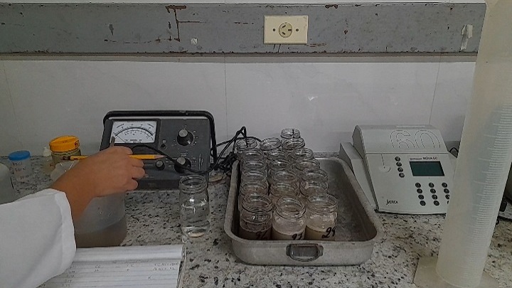 Más de 40 productores ahora envían muestras de alimentos, suelos y agua para detectar fallas en la producción 