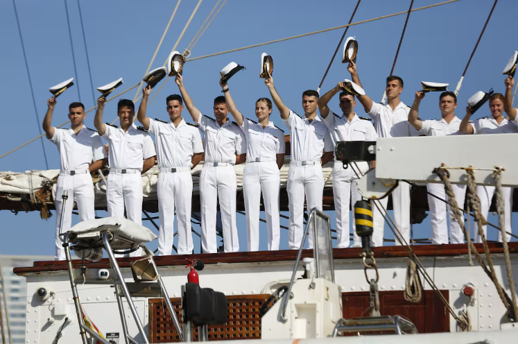 Llegada del buque de la Armada Española