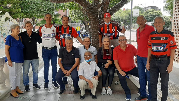 Varios exintegrantes del Cúcuta Deportivo le dieron el último adiós ayer a Wilson Barona