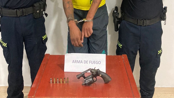 Un revólver le encontraron a El Negro