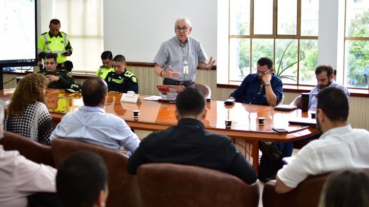 Jairo Yañez con gremios