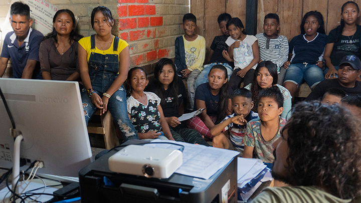 Matis de Brasil y los Tikuna de Colombia