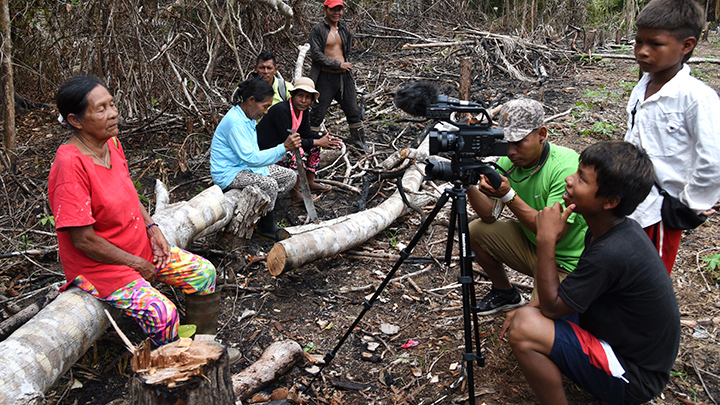 Matis de Brasil y los Tikuna de Colombia