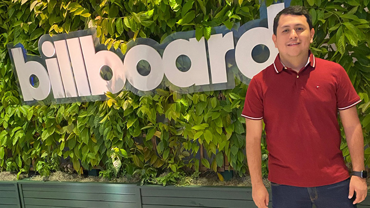 Con un portafolio que incluye nombres destacados como ‘Andy’ Rivera, ‘Espinosa Paz’, ‘Justin Quiles’, y Kevin Roldan, entre otros.