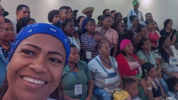 Mujeres de La Asociación Banderas Unidas alzan su voz-ante-la-discriminación racial hacia migrantes