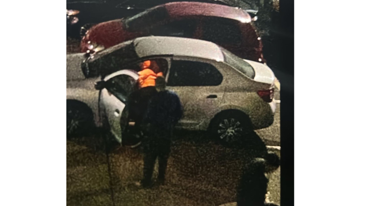 dos oficiales fueron hallados sin vida dentro de un vehículo particular