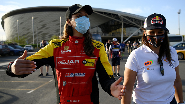 Ser mujer saudita y pilotar en el Dakar