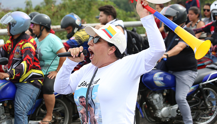 Protesta en el puente Simón Bolivar