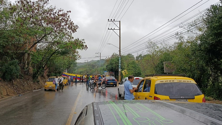 Manifestación en Atalaya mantiene bloqueada la vía a El Zulia, en Cúcuta