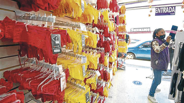 Ropa interior amarilla