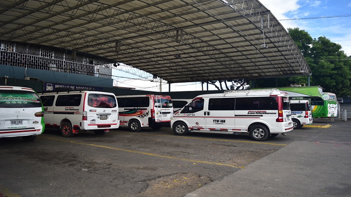 La Opinión recorrió las instalaciones de la terminal y dialogó con el gerente, José Villota.