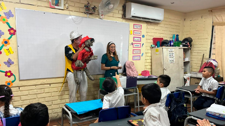 Payaso Torombolo en los colegios