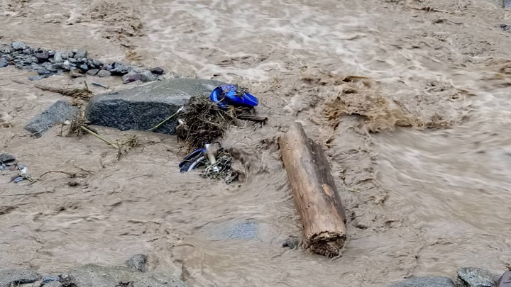 Moto del agricultor de El Cobre que fue arrastrado por quebrada San José. / Foto: Cortesía / La Opinión 