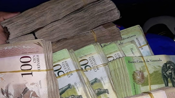 Se necesitaban bultos de bolívares para pagar un producto o servicio 