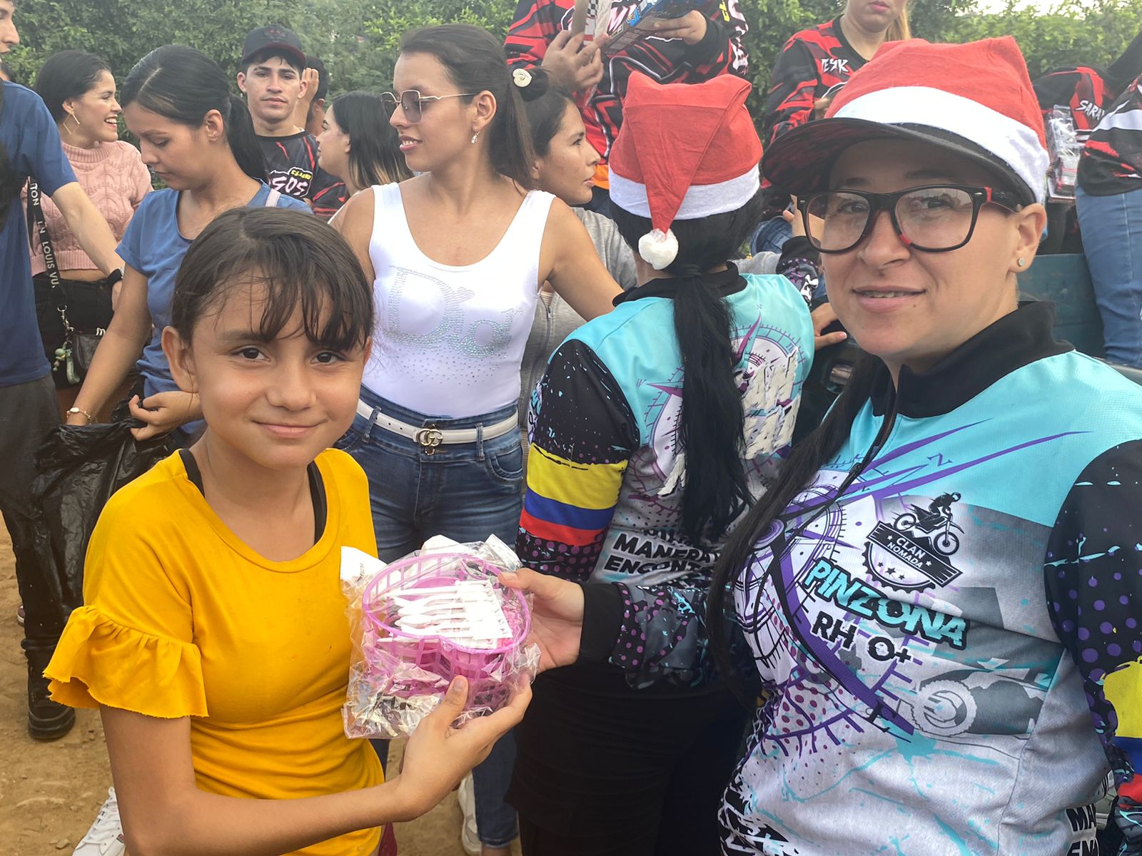 Más de 500 niños se vieron beneficiados de una donatón de regalos navideños. 