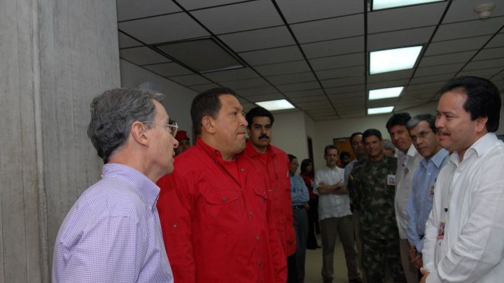 Encuentro Uribe y Chávez en Venezuela, participó William Villamizar. Foto La Opinión