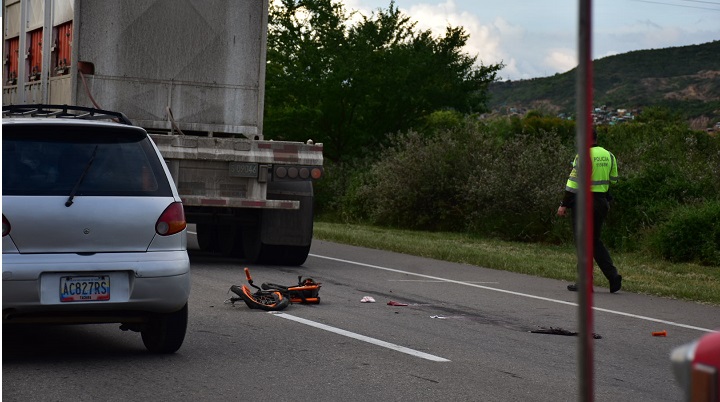 El pequeño, a diario, llegaba para ayudar a su abuelo en el cultivo y a vender lechosas.
