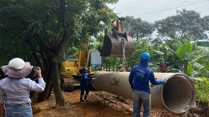 “Vida Cotidiana sale porque yo no entendía que ella se quería independizar, estaba en su rebeldía y yo no entendía eso, peleábamos, no sabía qué hacer, era duro, al punto que yo era invisible para ella, imagínate, eso a mí me mataba, yo me quería poner a llorar”, afirmó Juanes.