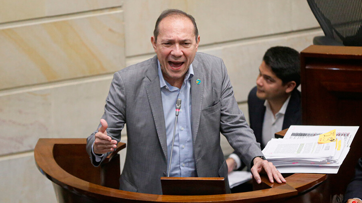 El ministro de Trabajo, Antonio Sanguino, intervino en la plenaria del Senado./ Foto Colprensa