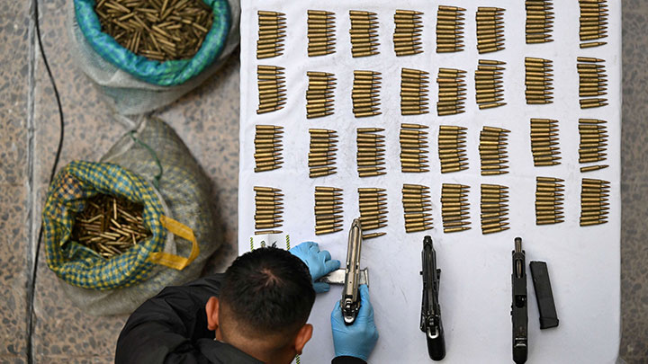 La Policía decomisó 33 fusiles a disidentes de Farc./Foto: AFP