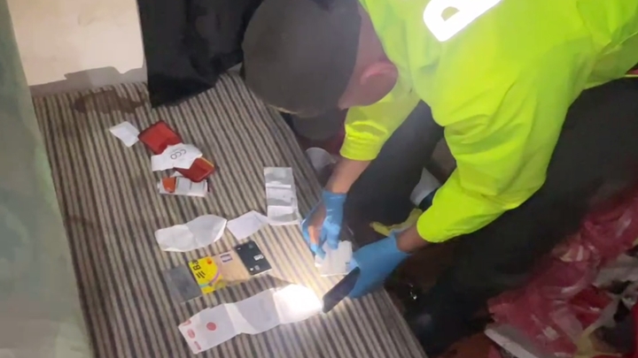 Documentos de la pareja de empresarios.