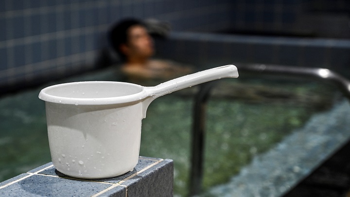 Baños públicos se reinventan para mantenerse a flote./Foto: AFP