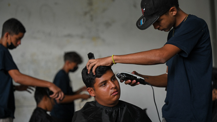 Barberos en Caracas./AFP
