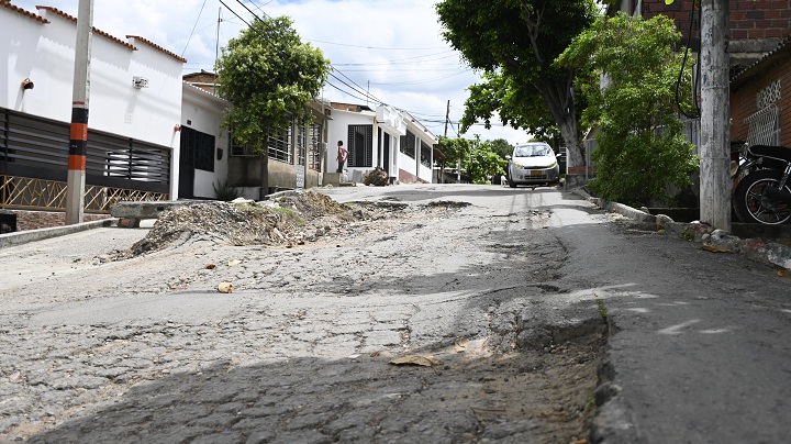 El panorama de varias calles de Chapinero es triste, el pavimento se ha deteriorado.