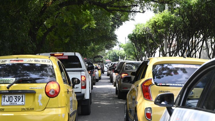 Auge de autos eléctricos e híbridos