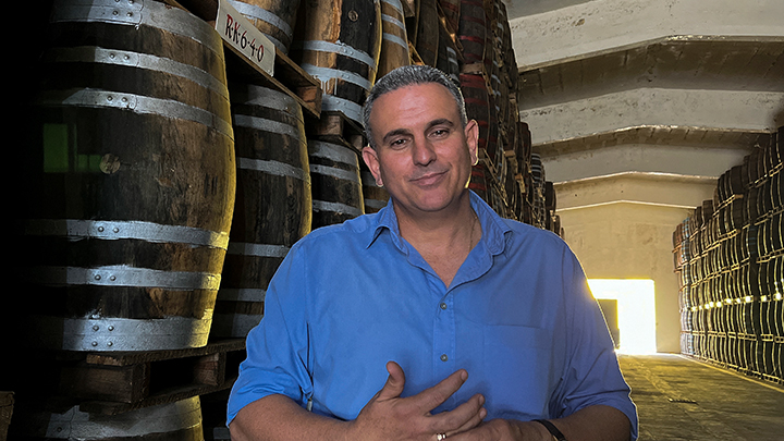 Los maestros del ron preservan un saber hacer centenario en Cuba  