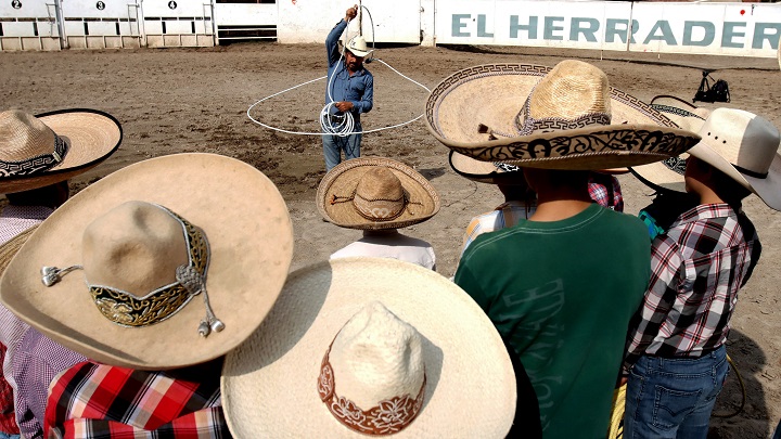 Escuelas de charrería: el arte de dominar lazos y bestias crece en México./Foto: AFP