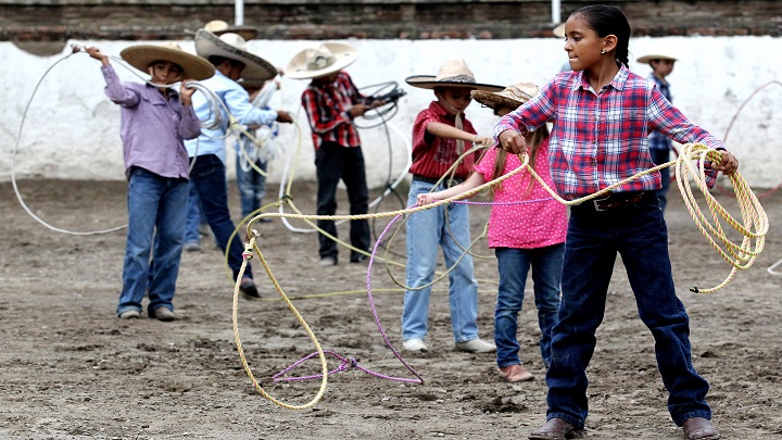 Escuelas de charrería: el arte de dominar lazos y bestias crece en México./Foto: AFP