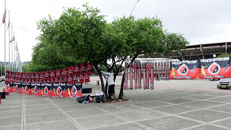 El comercio se dinaminza, gracias al Cúcuta Deportivo./ Foto Carlos Ramírez-La Opinión