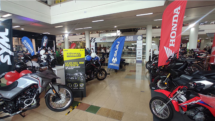 Motos
