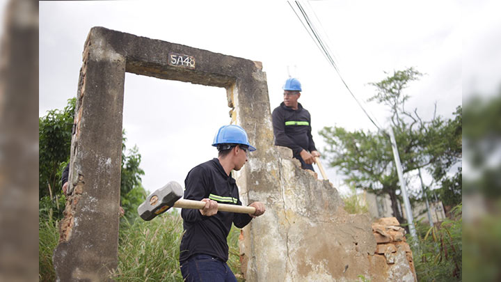 En La Cabrera demolieron un predio que era 'foco' de la delincuencia./Foto: cortesía