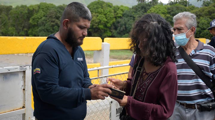 Con tres tipos de documentos podrán pasar los venezolanos la frontera