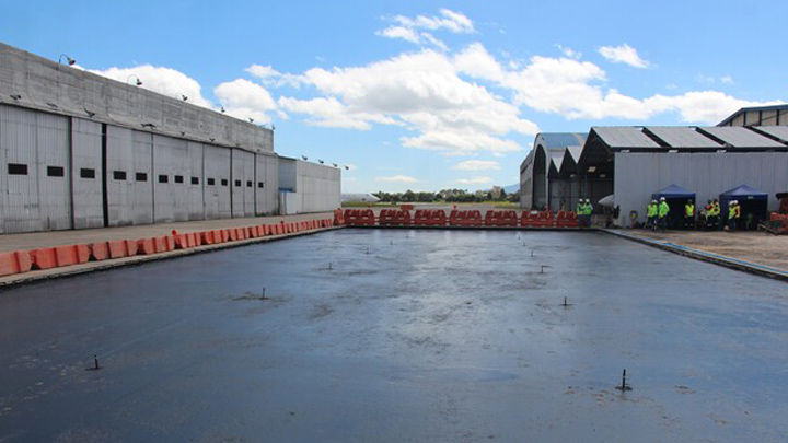 e esta es la primera vez en el país que se utiliza este producto para la pavimentación de una calle de rodaje en una terminal aérea