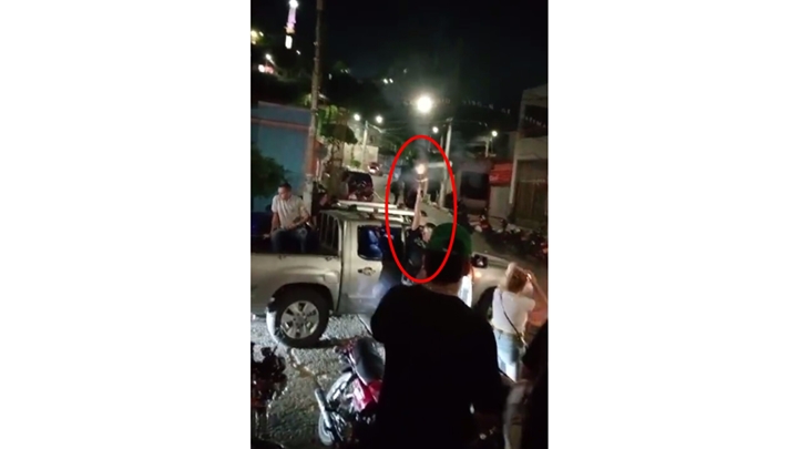 Sepelio entre bala, licor y pólvora