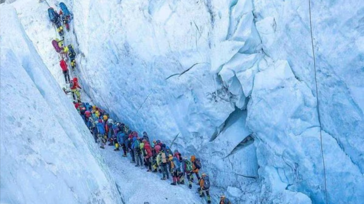 Escaladores en el Everest