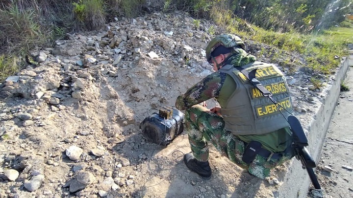 El Ejército destruyó los explosivos instalados en un bus, en Ábrego./Foto: cortesía