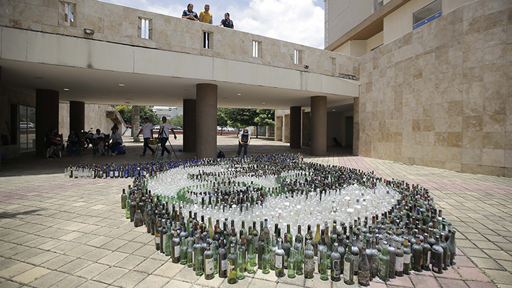 García Márquez y el singular homenaje en vidrio que recibió en Colombia./Foto: AFP
