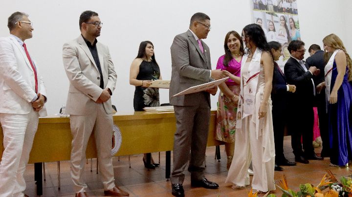 Las ceremonias, realizadas en Pamplona y Villa del Rosario, reflejan el crecimiento de la educación pública y el compromiso con la inclusión y la innovación.