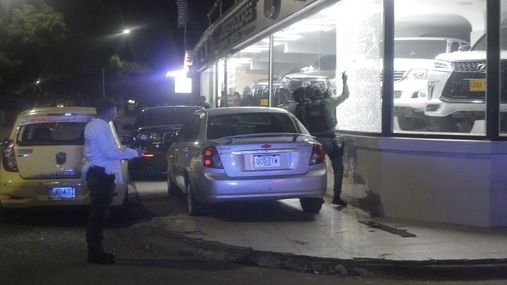 Atentado con granada en el Colsag.