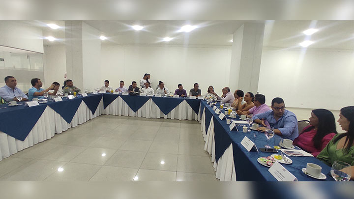 El alcalde de Cúcuta, Jorge Acevedo, se reunió en el hotel Casino Internacional con los gremios, para trazar la estrategia que impulse el turismo./Foto La Opinión
