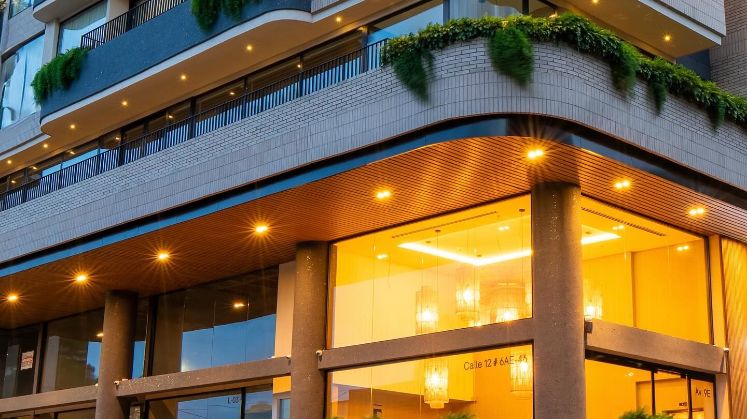 El nuevo hotel de cinco estrellas abrió sus puertas con una propuesta que mezcla tradición local, sostenibilidad y experiencias de lujo en una ubicación estratégica.